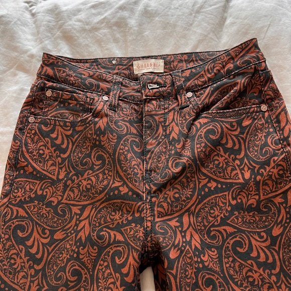 Adorable and very flattering jeans - Picture 3 of 5